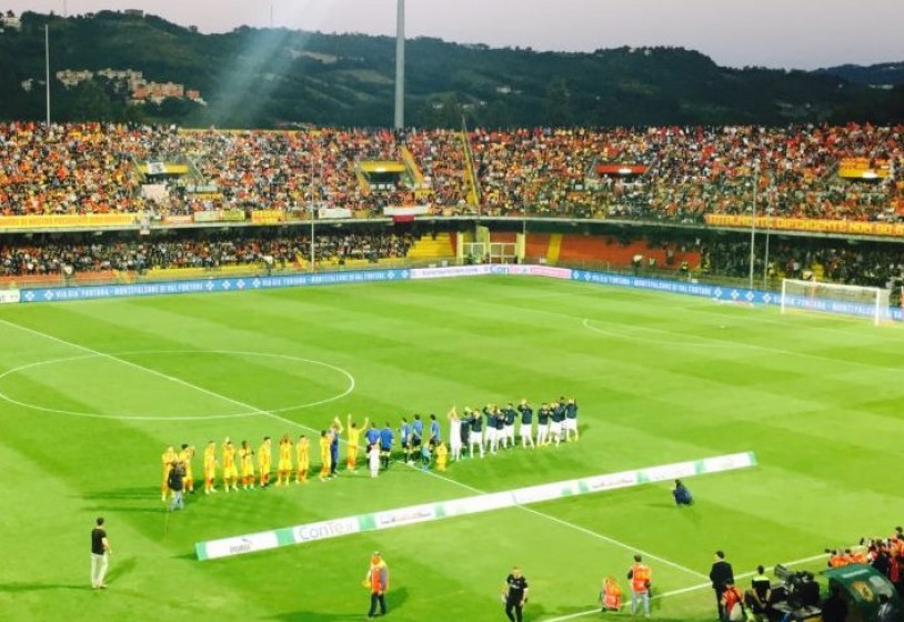 <br />
<b>Notice</b>:  Undefined index: titolo_news in <b>/var/www/vhosts/Z08526-calcionap.linp002.arubabusiness.it/calcionapolireporter.it/inc/reporter_news.php</b> on line <b>41</b><br />

